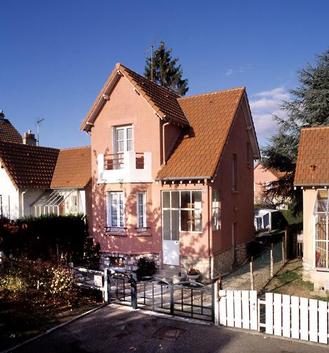 Vue d'une maison du lotissement du Foyer familial, au 24, rue Alexandre-Ribot.