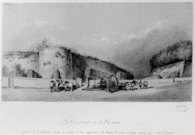 Fortifications rue de l'Eperon. 'Ces fractions de fortification servaient de chantier de bois appartenant à M. Bazille, marchand de bois à Coubert, assassiné par une Mlle Labourde exécutée à Melun en 1835' (annotation de G. Leroy).