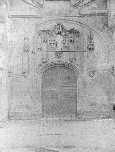 Portail de l'église Notre-Dame à Melun.