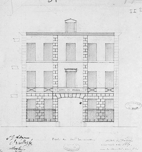 Construction de l'Hôtel de France. Façade sur la rue du Marché.