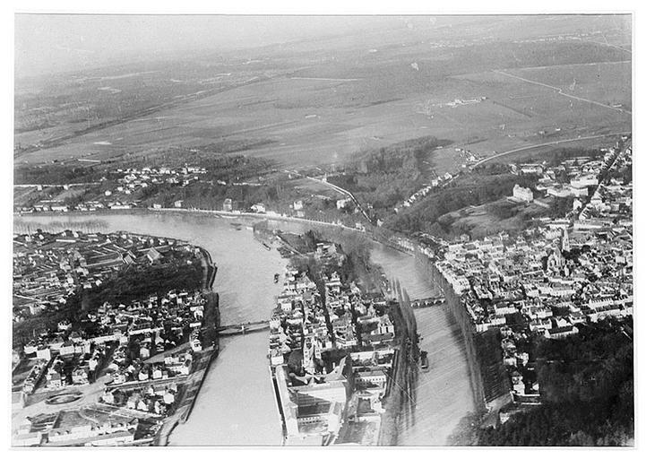 Vue aérienne de Melun. Vue depuis l'est (île Saint-Etienne).