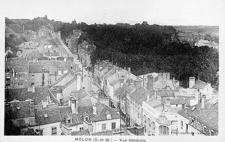 Panorama de la rue du Palais de Justice (actuelle rue du Général de Gaulle), vers 1930.