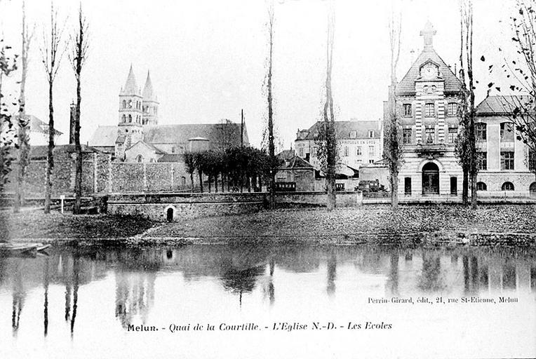 'Quai de la Courtille. Eglise Notre-Dame. Les écoles'.