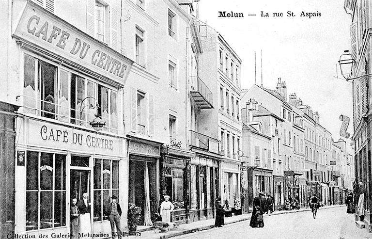 Vue d'ensemble, prise vers le sud, depuis le carrefour avec la rue Carnot.