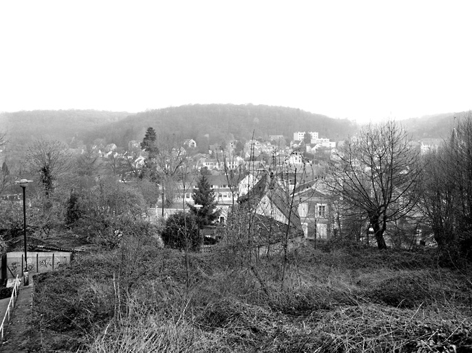 Vue du site depuis la montée vers le Haut-Buc.