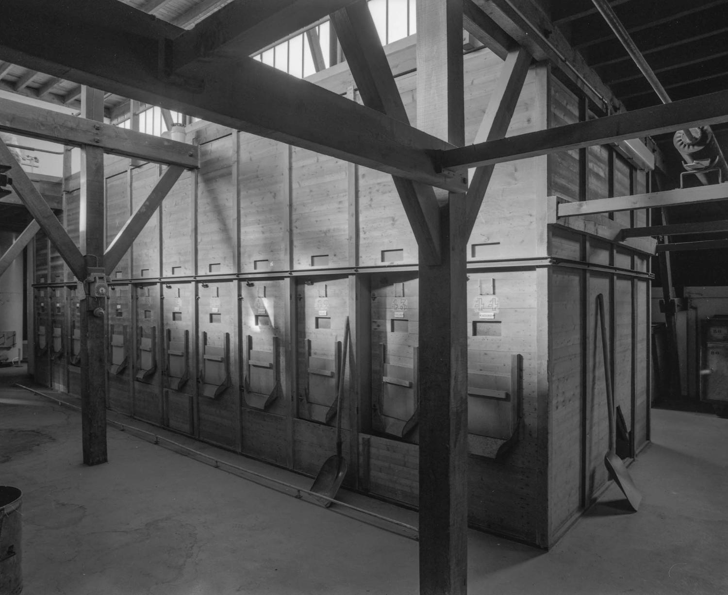 4ème étage du bâtiment principal. Espace de stockage en silos des plantes coupées, destinées au conditionnement.