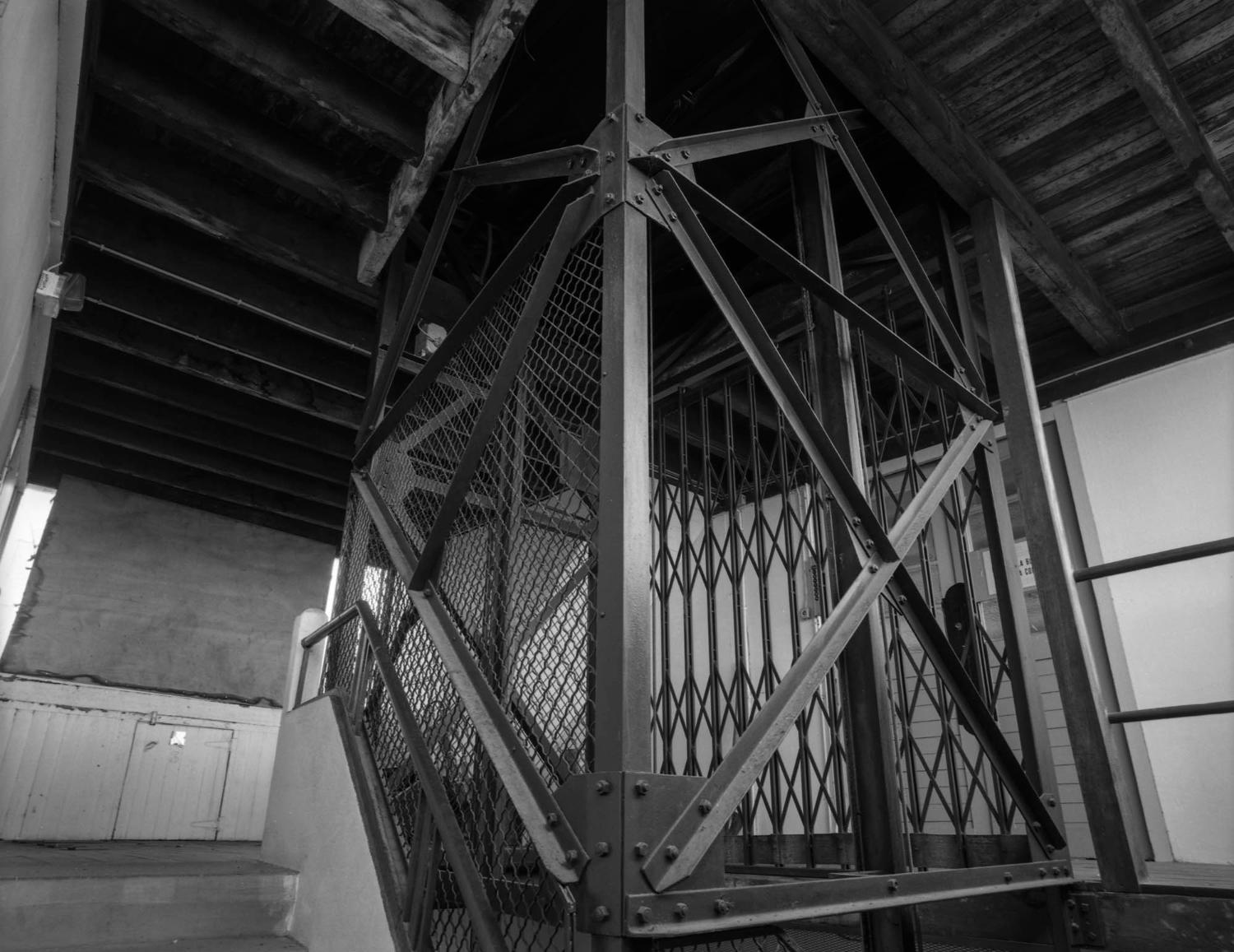 Bâtiment principal, cage du monte charge.
