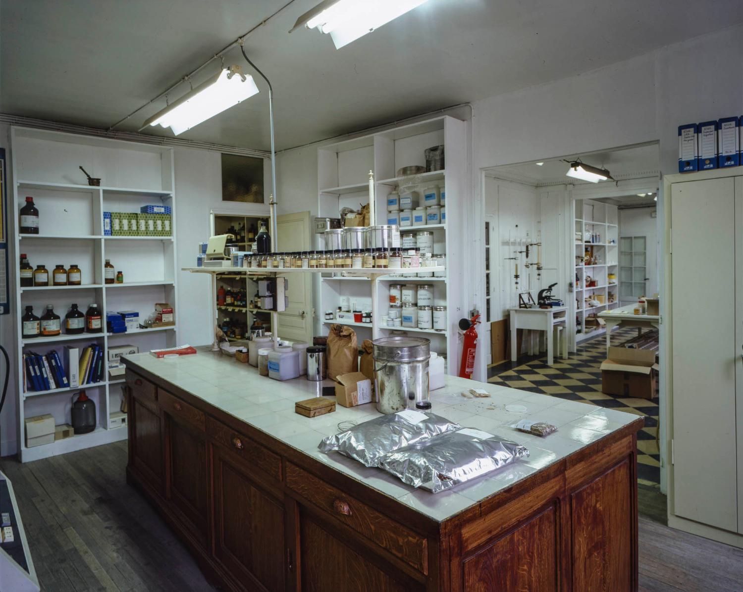 Bâtiments F, G et H, 1er étage. Laboratoire installé dans l'ancien logement au moment de la mutation de l'activité de l'entreprise durant les années 30.