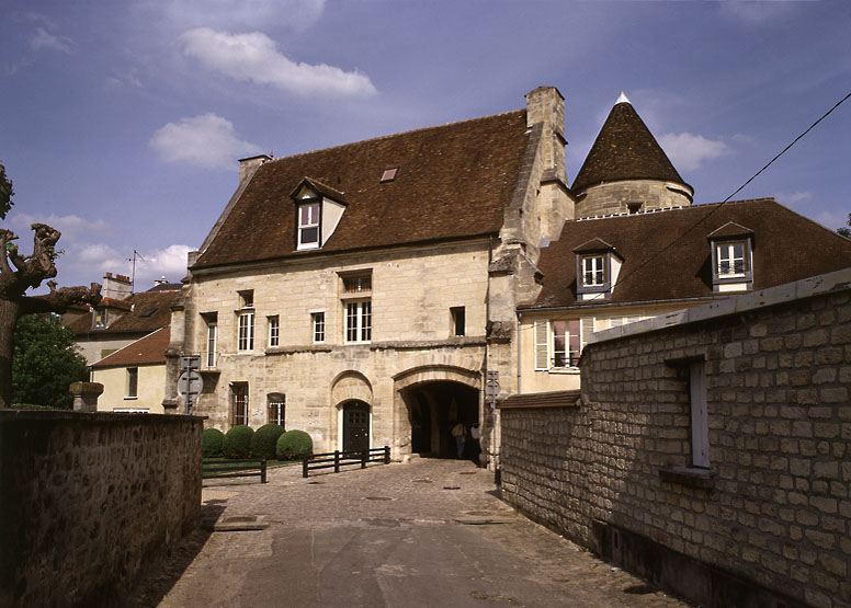 Vue de la façade est avant les restaurations des années 1990.