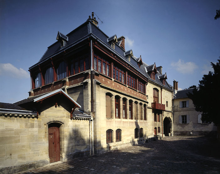 Vue d'ensemble depuis la rue.