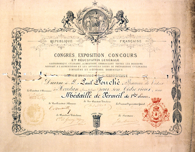 Diplôme de la médaille de vermeille de 1ère classe, décernée à Paul Fouché, brasseur de cidres à Houdan, pour son cidre vieux. Lyon, congrès, exposition, concours et dégustation générale... 1885. Non daté.