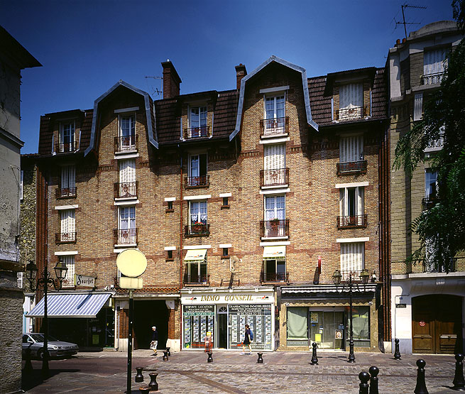 Vue de la façade sur rue.