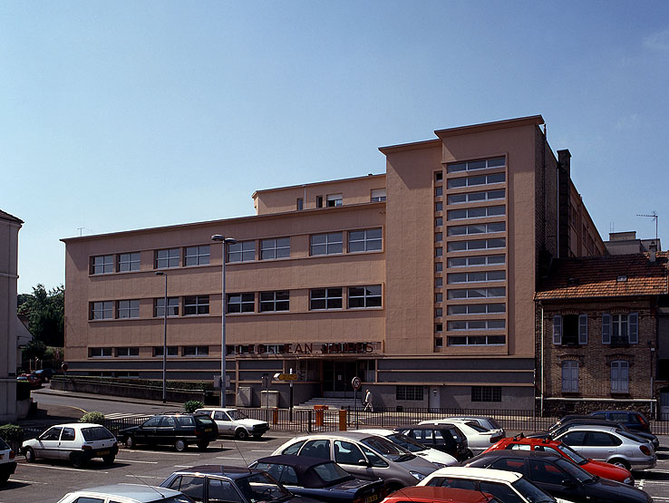 Vue de la façade antérieure.