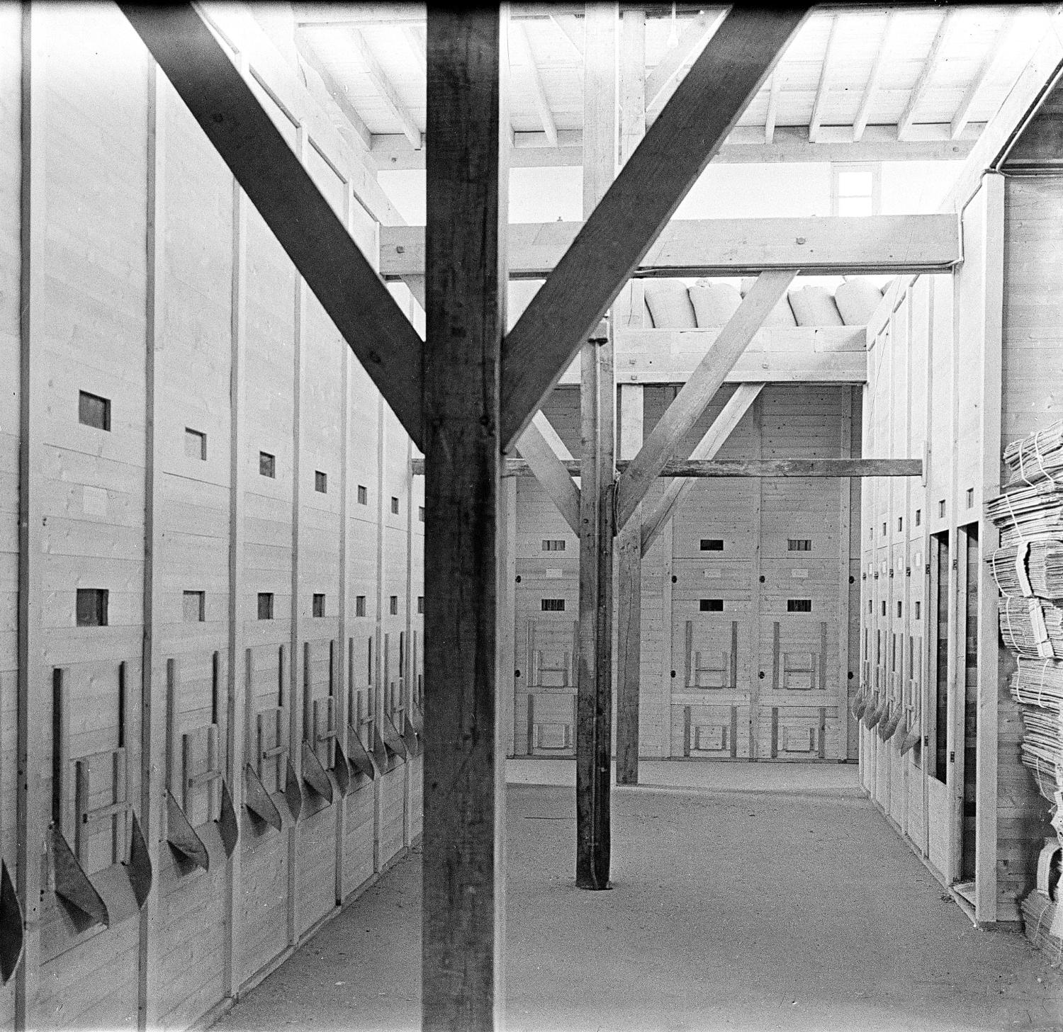 4ème étage du bâtiment principal. Espace de stockage en silos des plantes coupées, destinées au conditionnement.