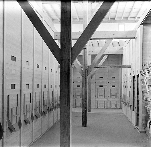 4ème étage du bâtiment principal. Espace de stockage en silos des plantes coupées, destinées au conditionnement.