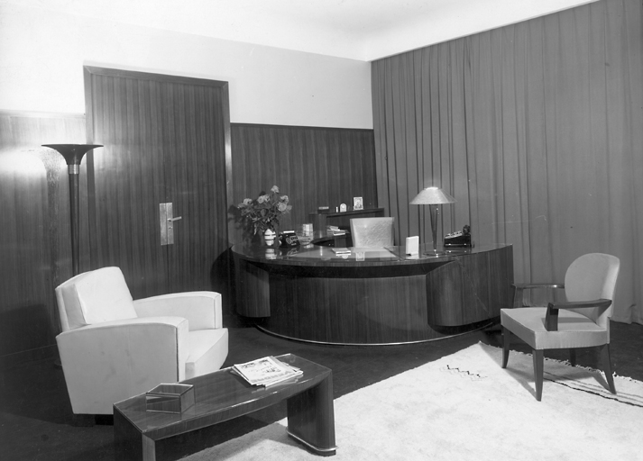Hôtel particulier, transformé en bureaux, 11 rue Galvani 75017 Paris. 1er étage, bureau du PDG, le docteur René-Paul Fouché. A gauche, la porte donnant accès au bureau de la secrétaire.
