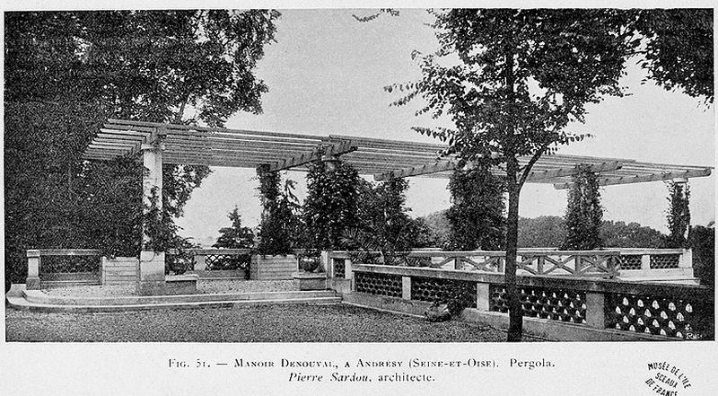 la pergola aménagée sur le toit de l'usine électrique