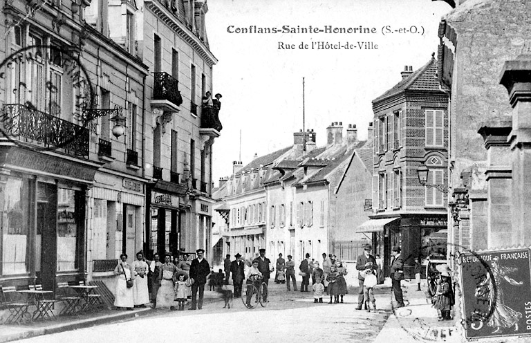 Vue de la façade au début du XXème siècle donnant sur la rue de l'Hôtel de Ville.