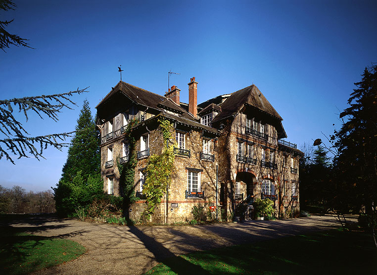 Vue de la façade antérieure.