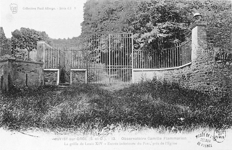 La grille du parc de l'observatoire.