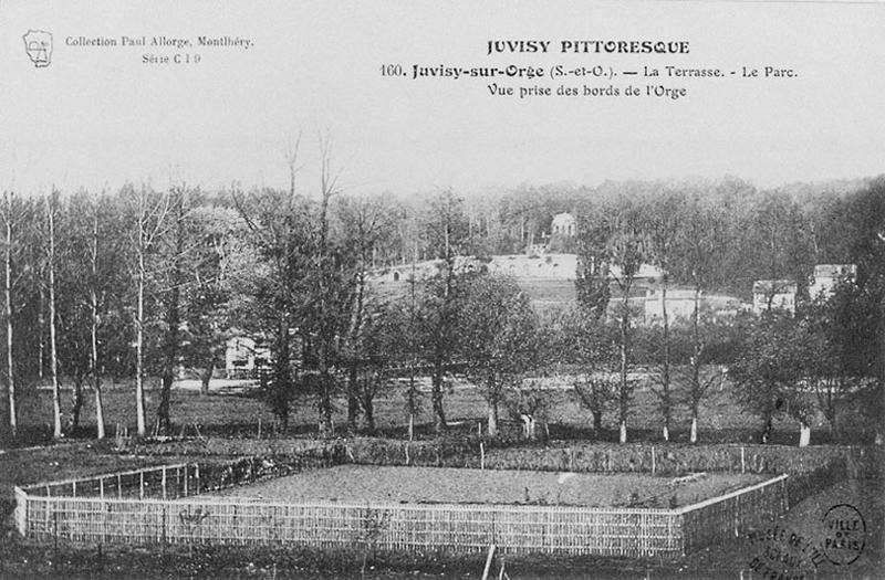 Les terrasses du parc avec, au premier plan, les jardins privés des bords de l'Orge.