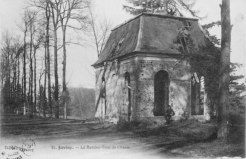 Le pavillon du rendez-vous de chasse dans le parc.