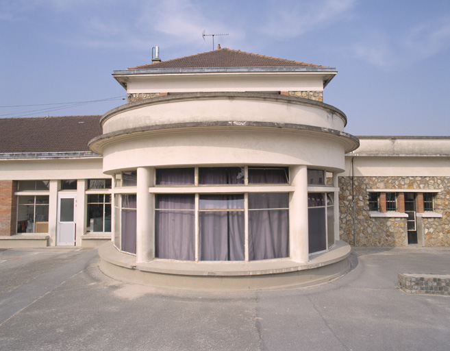 Vue axiale de la rotonde située à l'arrière du bâtiment.