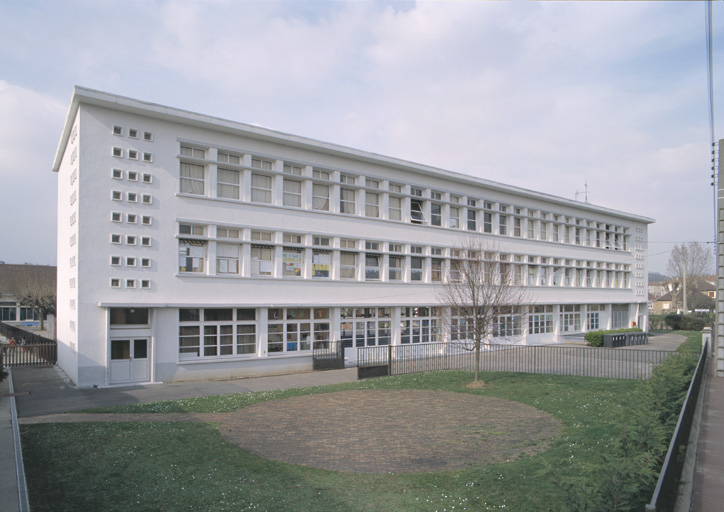 Bâtiment supplémentaire construit en 1957 en bordure de la rue de Juvisy pour l'école primaire.