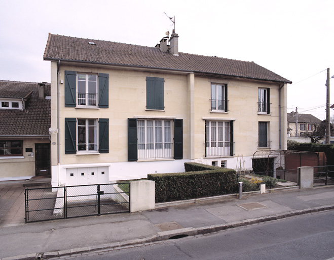 Vue d'ensemble d'un pavillon double à un étage situé 22-24, avenue du 18 Avril.