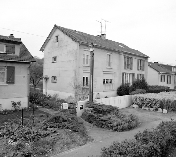 Vue d'ensemble d'un pavillon double à un étage situé 41-43, avenue du 18 Avril.