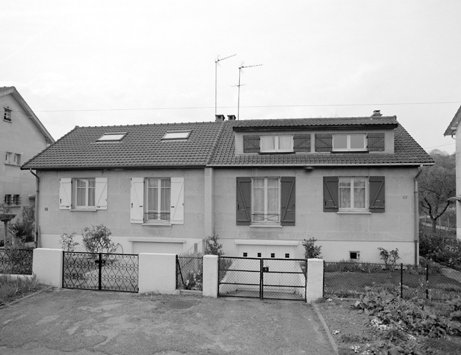 Vue d'ensemble d'un pavillon double de type A, en rez-de-chaussée situé 37-39, avenue du 18 Avril.
