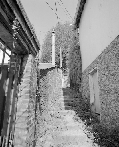 Sente débouchant sur la Villa du Coteau.