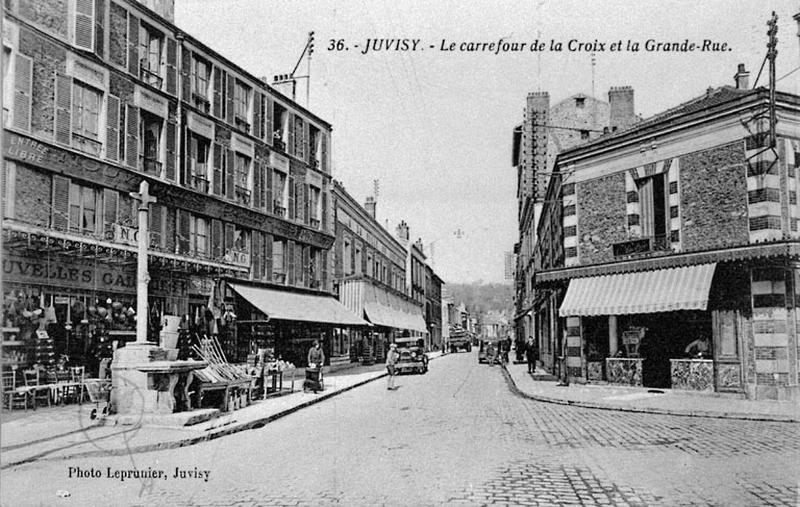 Vue de la croix avec la perspective de la Grande-Rue.