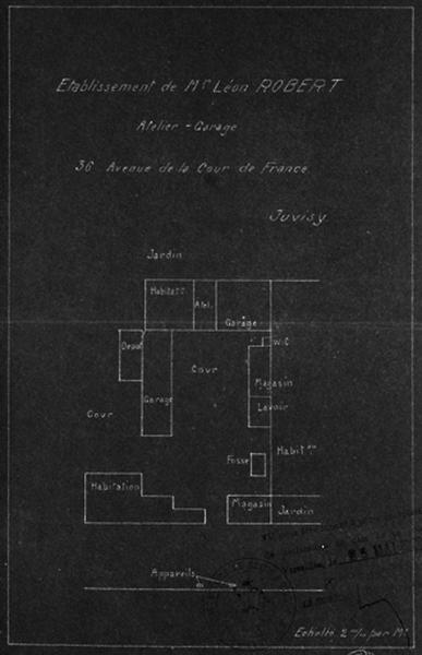 Plan d'ensemble des locaux à usage d'habitation, de commerce et de réparation répartis autour d'une cour commune, dressé sur bleu le 28 mai 1928