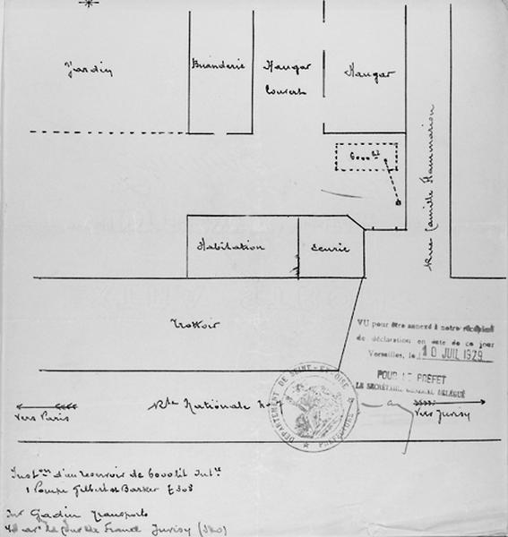 Plan d'ensemble des locaux à usage d'habitation, de commerce et de réparation répartis autour d'une cour commune, dressé sur bleu le 10 juillet 1929.