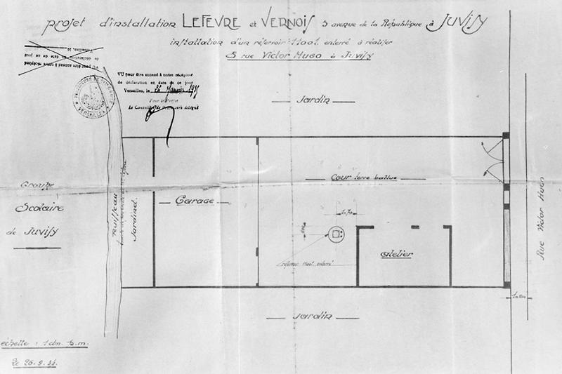 Plan d'ensemble des locaux et des installations de distribution d'essence, installation réalisée dans la cour privée de MM. Lefèvre et Vernois par la S.a. des Pétroles Jupiter.