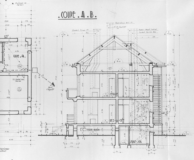 Logement des instituteurs : coupe ; L. Mendelssohn, Thivier et Poggi, architectes, mars 1951.
