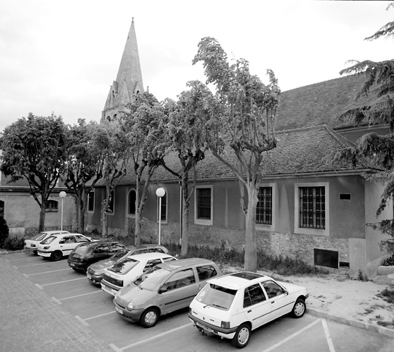 Vue d'ensemble du côté nord de l'église.