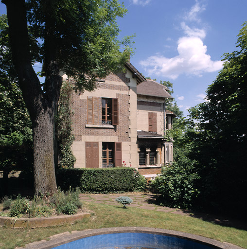Vue de la façade latérale ouest.