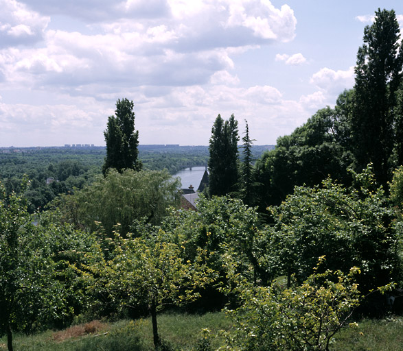 Panorama sur la Seine photographié depuis le jardin.