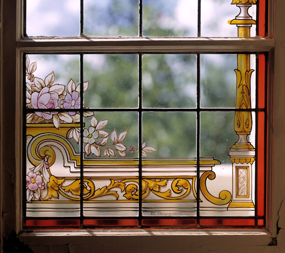 Détail de la frise inférieure de la verrière, avec la signature Ch. Champigneulle, 1911.