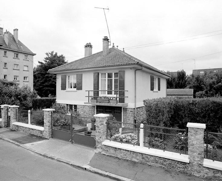 Façade antérieure sur la rue