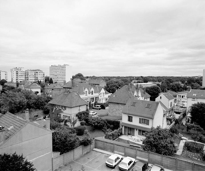 Vue plongeante sur l'ilôt compris entre la rue de Montessuy et la rue Jean Argeliès