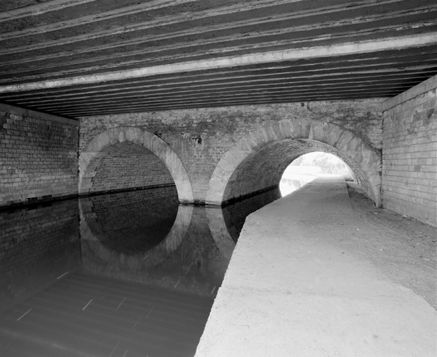 Vue de l'ancien pont, côté ville, élargi au milieu du 20e siècle.