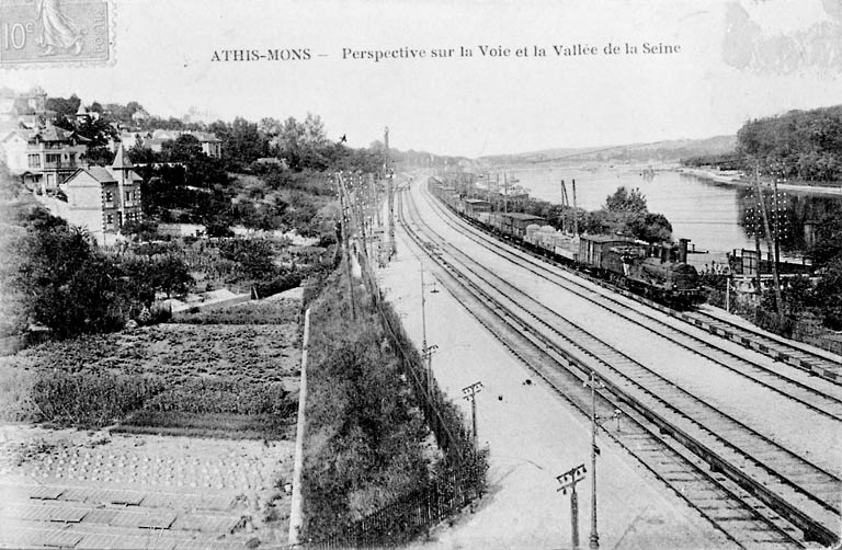 Vue perspective sur les voies et la Seine en direction d'Ablon.