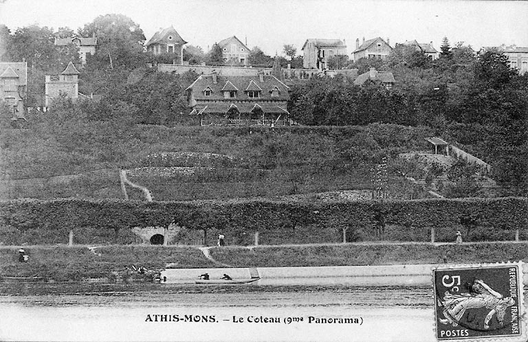 Vue du coteau et de la maison.