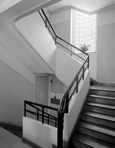 Une des cages d'escalier (n° 1).