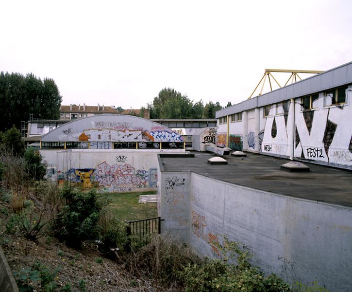 Vue du flanc est du gymnase