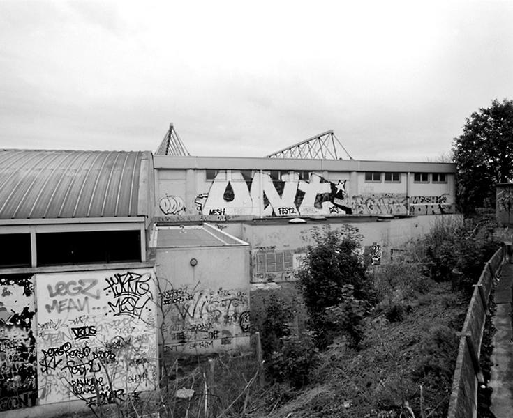 Vue du flanc sud du gymnase Jules Ladoumègue