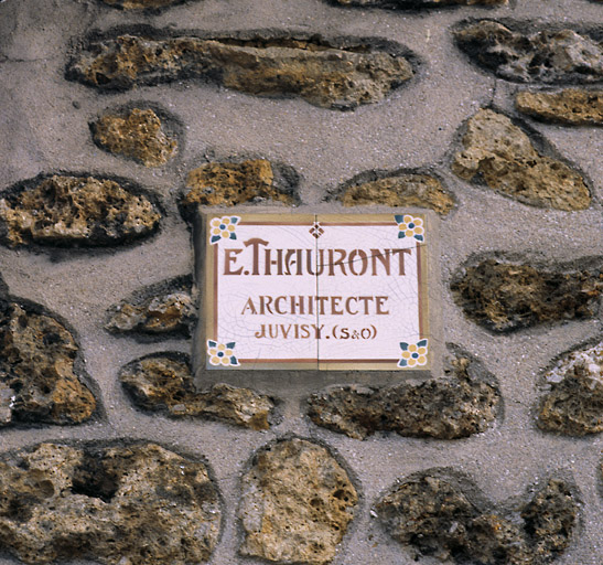 Plaque d' Emile Thauront, architecte à Juvisy,.